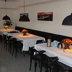 Hotel Zur Saale 2*