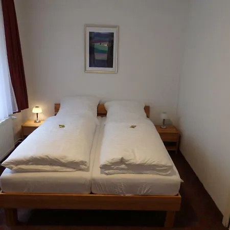 Zur Saale Отель 2*